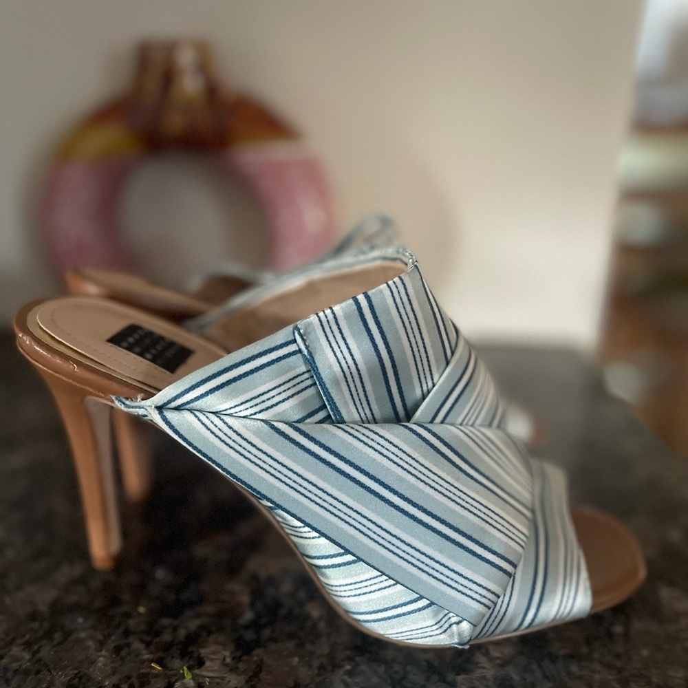 White House Black Market Gisele Satin Slip On Mule Size 8 - Picture 4 of 9